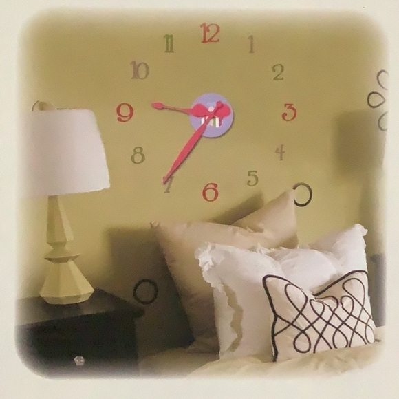 Once upon a wall NWT - unique Vinyl Wall clock - Picture 5 of 8